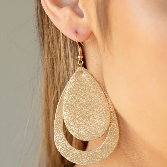 paparazzi Jewelry - Fiery Firework Gold Dangle Earrings